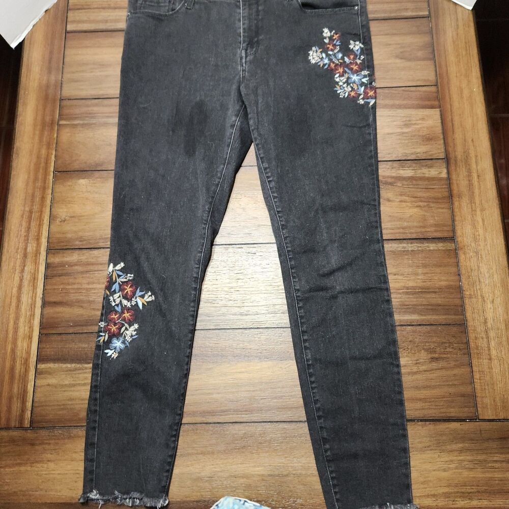 Mossimo Mid-Rise Skinny Super-Stretch Jeans W/Flowers 12/31